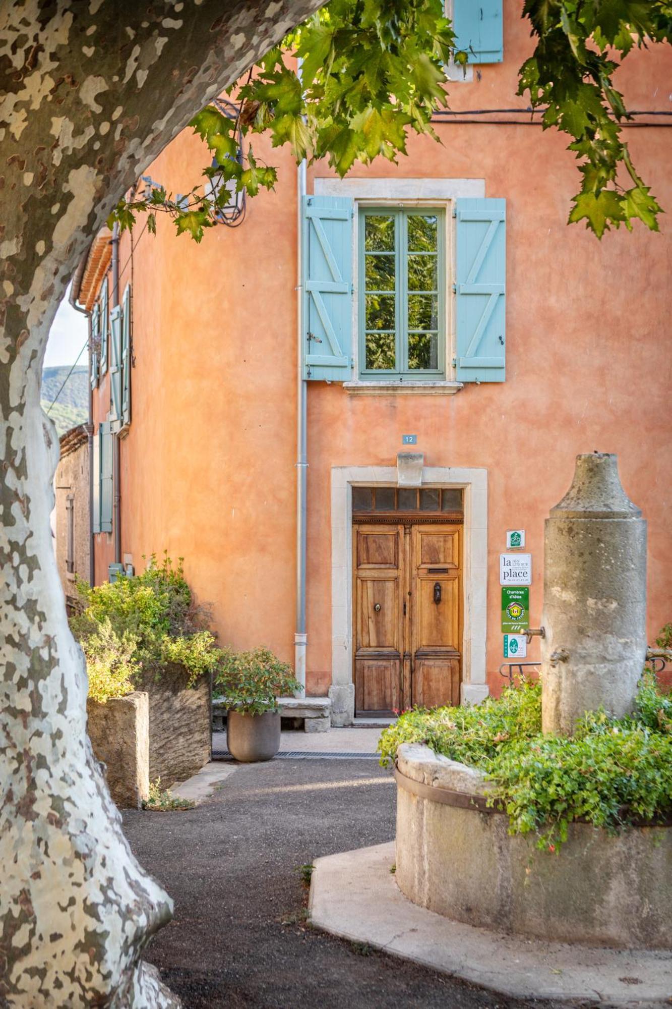Des Lits Sur La Place Hérépian エクステリア 写真