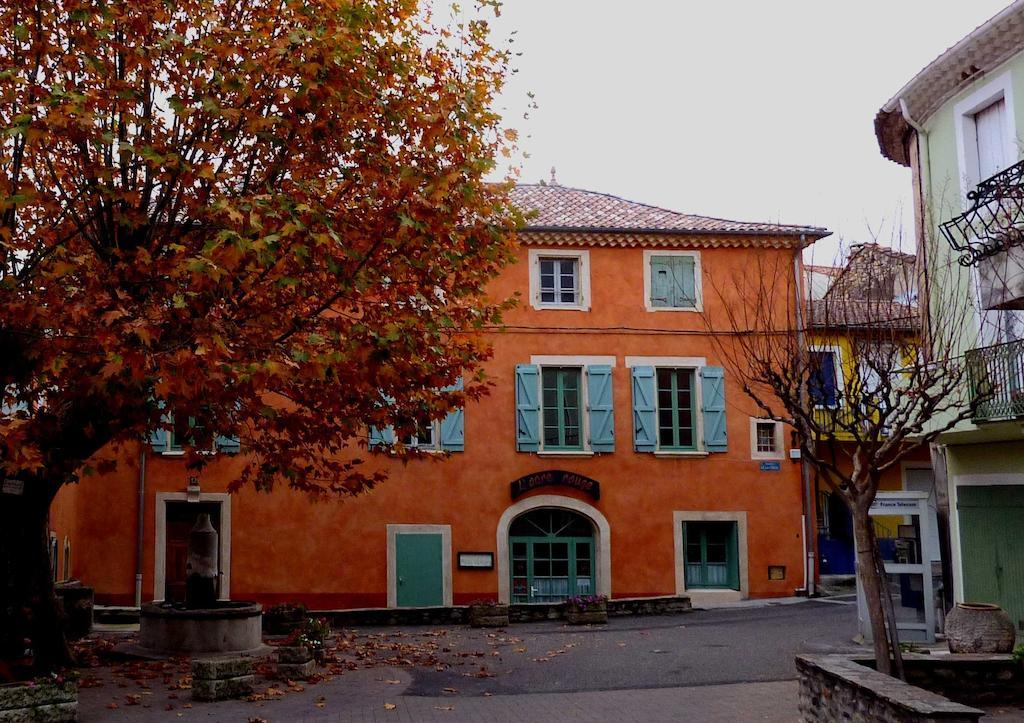Des Lits Sur La Place Hérépian エクステリア 写真